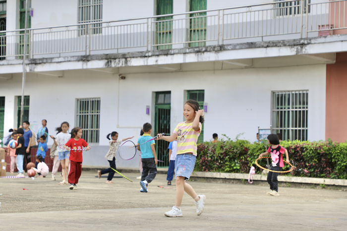 结对共建进乡村，爱心助力送温暖——口腔颌面外科赴南宁市坛棍小学开展捐赠活动 第 3 张