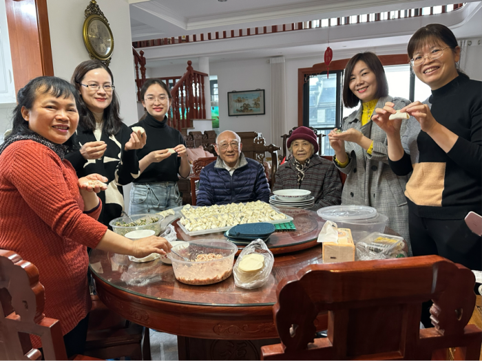 冬日点滴情 关爱暖人心——必威口腔颌面外科党支部慰问退休老同志 第 1 张