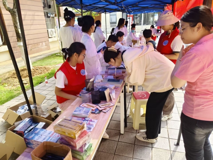 【3·20世界口腔健康日】口腔健康 笑容一生绽放——公司师生在必威武鸣校区开展口腔健康宣教活动 第 5 张